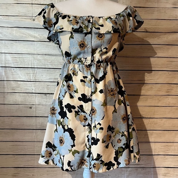 J.O.A. Floral Off The Shoulder Button Dress Size Medium - Picture 8 of 14